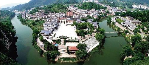 加快培育特色小鎮(zhèn)，著力搭建發(fā)展平臺(tái)