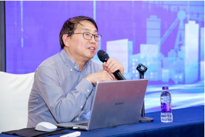 李文輝院長(zhǎng)獲聘湖南省產(chǎn)業(yè)集群高級(jí)專(zhuān)家，暢談湖南省集群培育工作三個(gè)“全國(guó)之首”